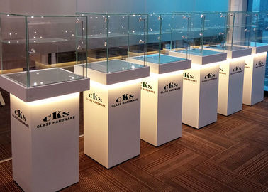 Elegantes gabinetes de vidro de madeira pré-montados com iluminação LED