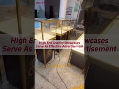 As vitrines de jóias de alta qualidade servem como publicidade eficaz